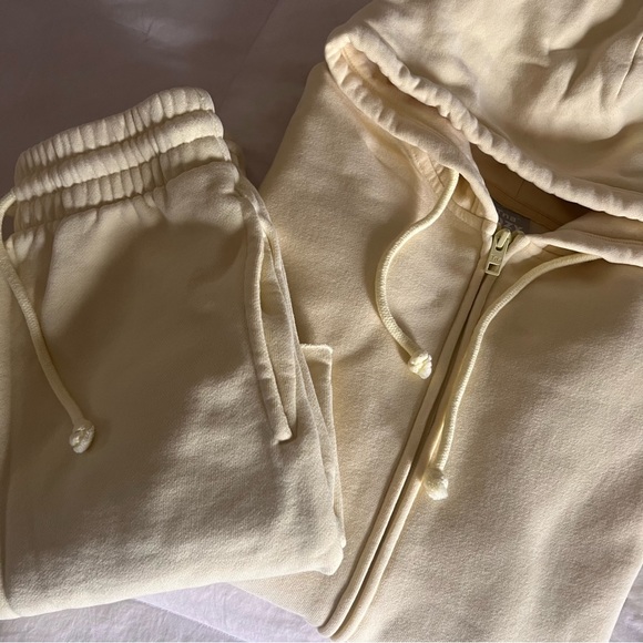 ‼️SOLD‼️TNA Sweatsuit - Picture 1 of 5